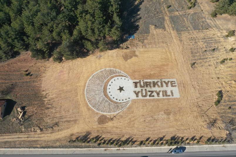 Banaz'da 30 bin 600 fidanla "Türkiye Yüzyılı" yazıldı 4